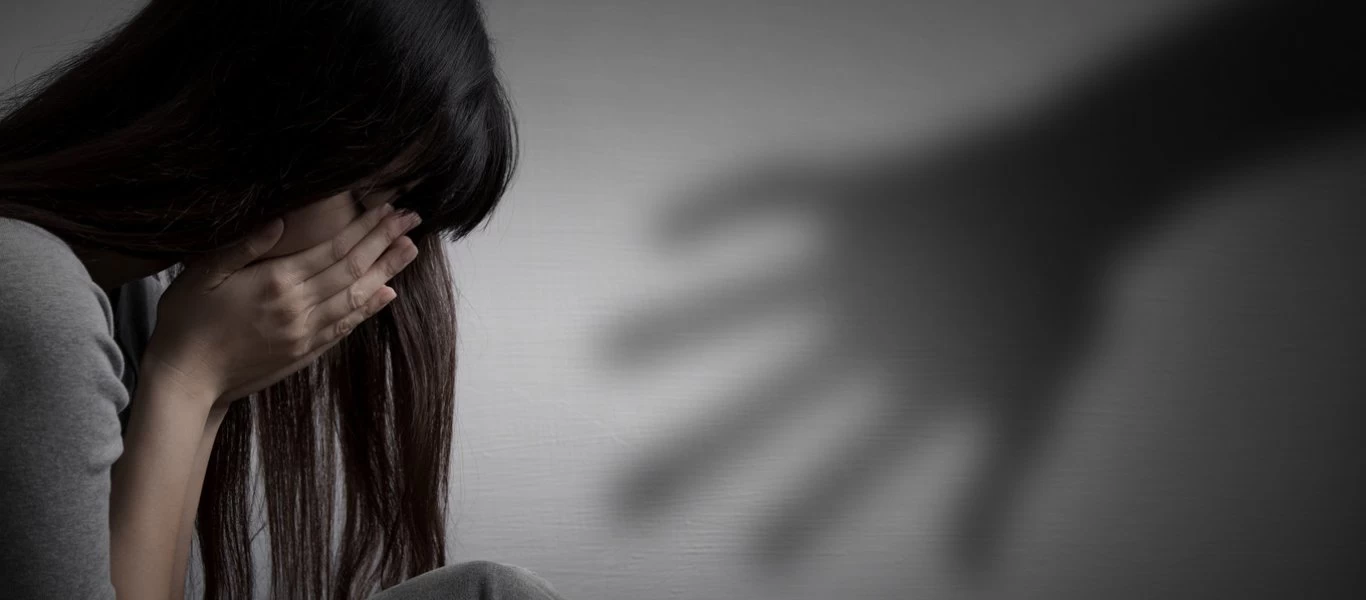 Ισπανία: Δικαστήριο απάλλαξε 5 άνδρες για την κακοποίηση 14χρονης – Οργή από διαδηλωτές